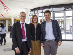 Prof. Angel Rubio (managing director, MPSD), Science Senator Katharina Fegebank and Prof. Andrea Cavalleri (director, MPSD)