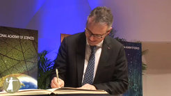 Angel Rubio signs the NAS book