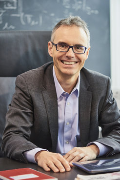 Ángel Rubio: 'The close interaction of theory and experiments will be key to the research work.'