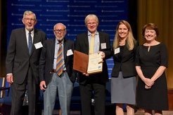 MPG-Vizepräsident Ferdi Schüth (Mitte) mit Graham Michael Purdy (Columbia University), James Simons (Simons Foundation), Maya Tolstoy (Columbia University) und Mary C. Boyce (Columbia University) bei der Einweihungszeremonie